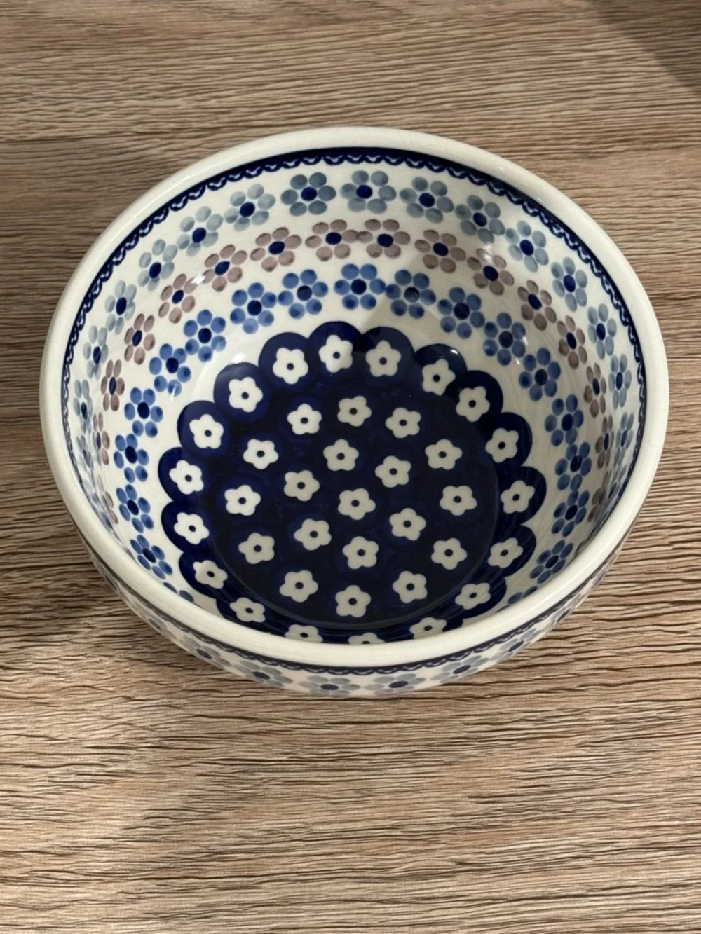 Boleslawiec Polish Pottery Daisy Flower 16oz Bowl. Handmade.6.5”